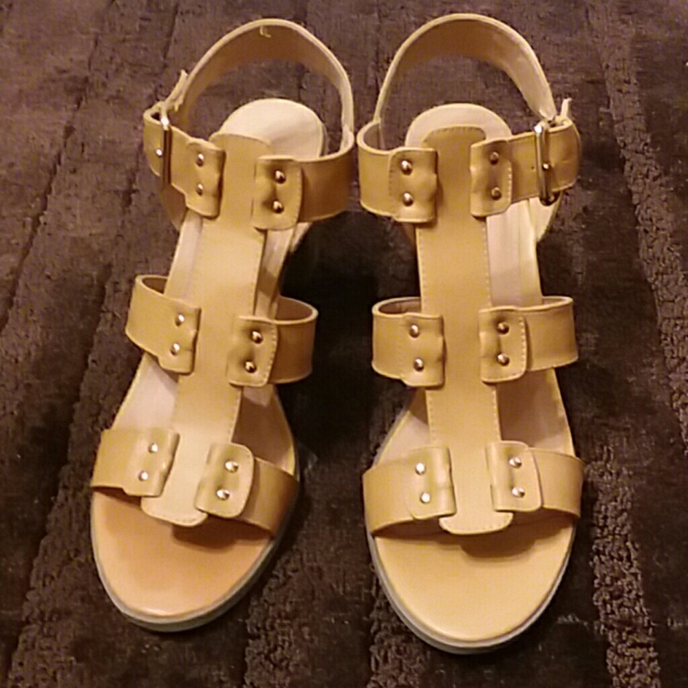 American eagle block heel sandal.  Size 9.5